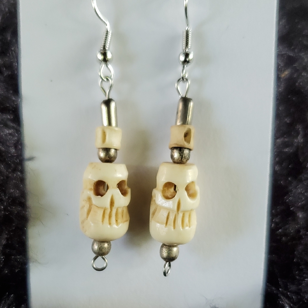 Skull Dangle Earrings in Cream and Silver
